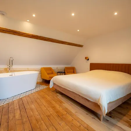 Bed & Breakfast Du Manoir De Berville 4*
