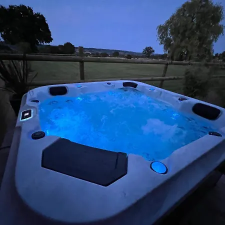 Oda ve Kahvaltı Du Manoir De Berville 4*