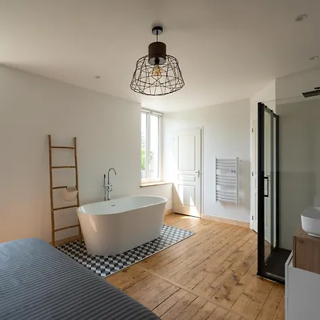 Bed & Breakfast Du Manoir De Berville 4*