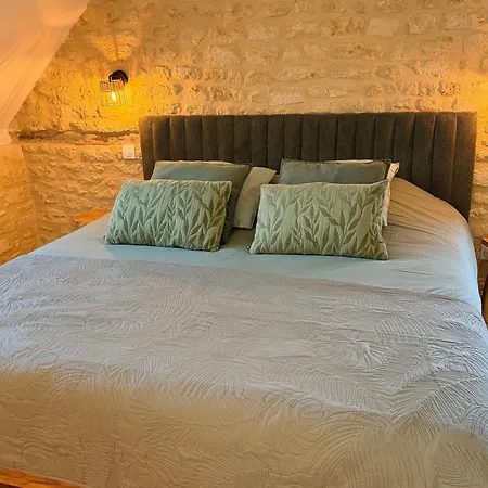 Du Manoir De Berville Bed & Breakfast