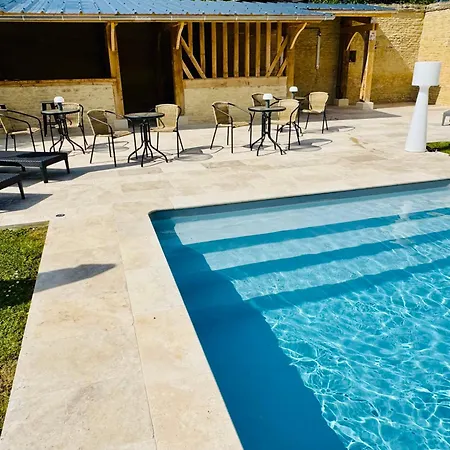 Du Manoir De Berville Bed & Breakfast 4*