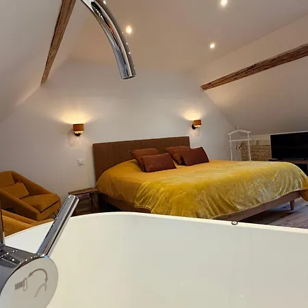 Du Manoir De Berville Bed & Breakfast 4*